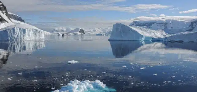 Pourquoi l’océan Arctique et le continent Antarctique ?